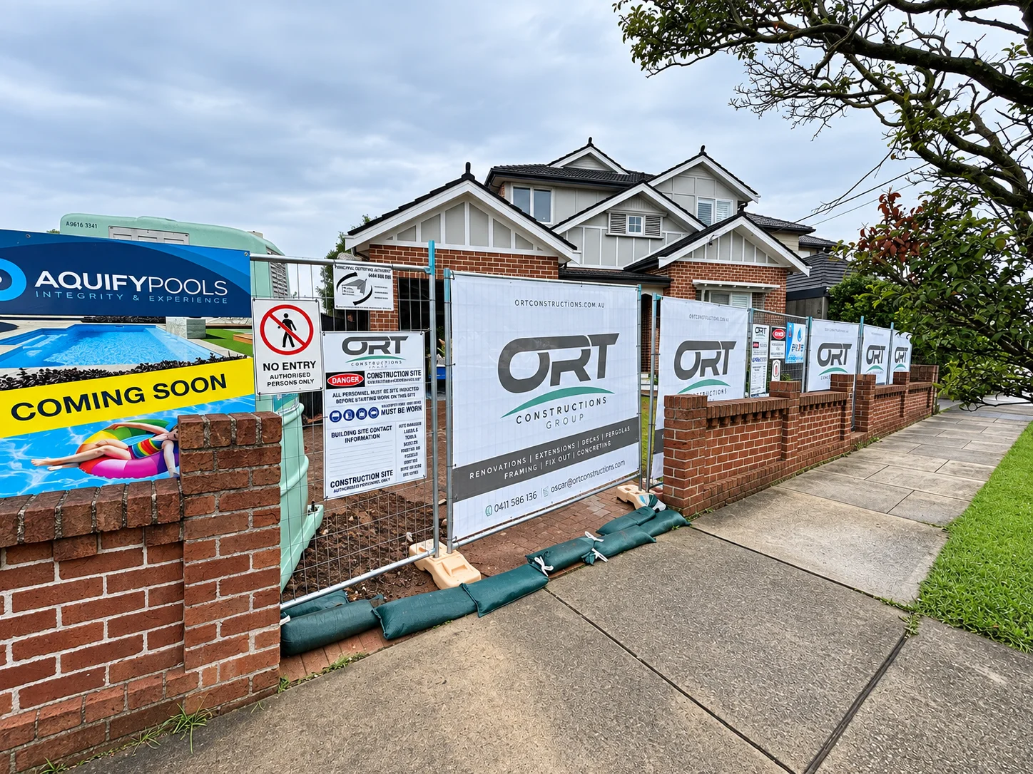 ORT Constructions site signage and fencing at the Russell Lea renovation